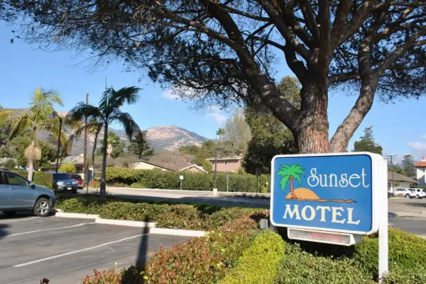 Sunset Motel 8